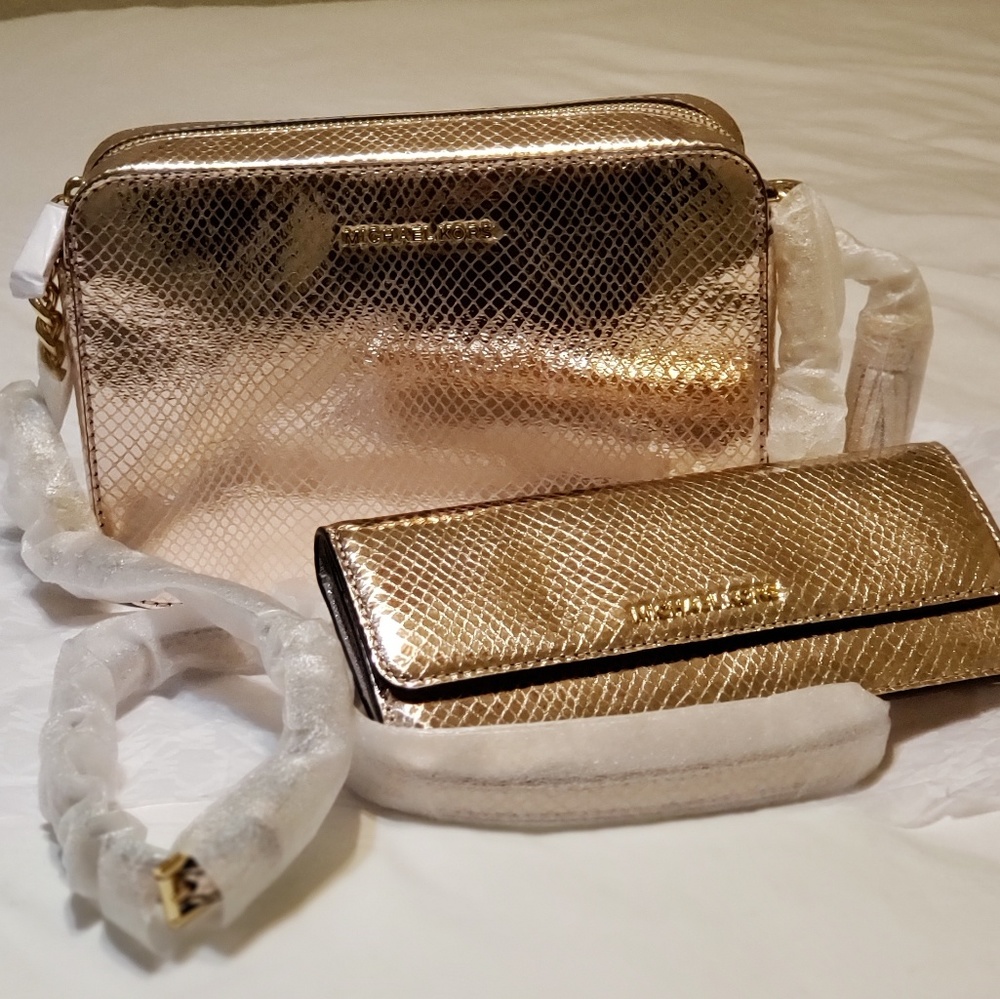 Michael kors Ginny Medium Crossbody (wallet-SOLD)